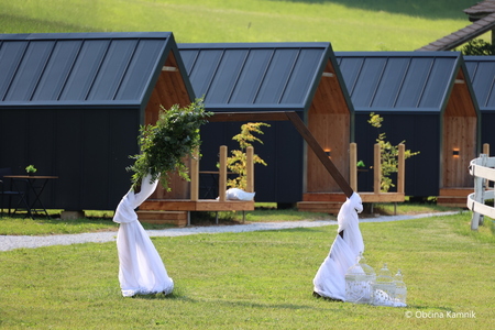 Bela Resort odprl vrata obiskovalcem – nova zgodba turizma v objemu narave nad Motnikom (3)